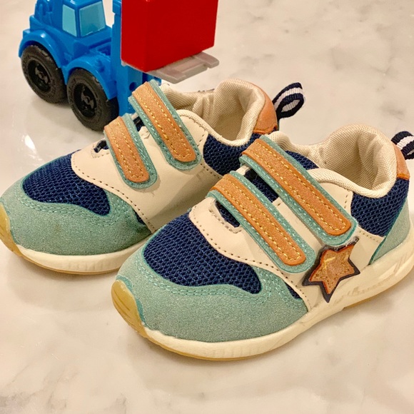 Other - Ultra Suede Star Sneakers Size 6.5